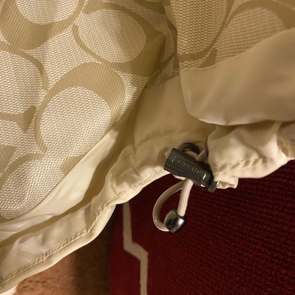 Coach Down Hooded Vest Large - Picture 5 of 5